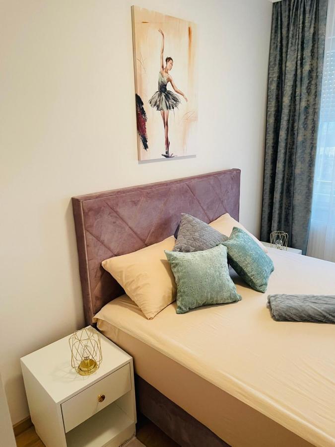 Stan Na Dan "Apartman Purple" Apartment Banja Luka Exterior photo
