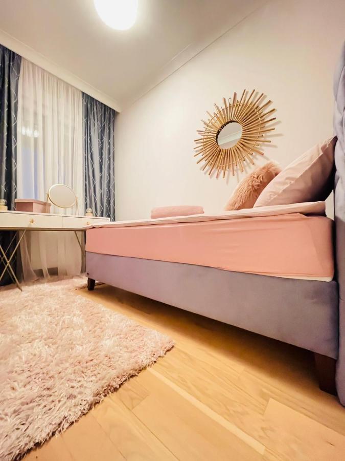 Stan Na Dan "Apartman Purple" Apartment Banja Luka Exterior photo