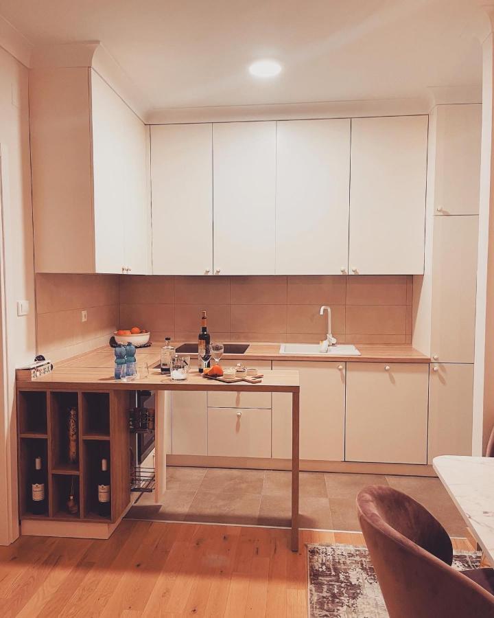 Stan Na Dan "Apartman Purple" Apartment Banja Luka Exterior photo